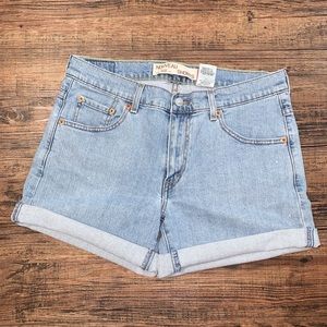 Women’s Levi’s 515 light denim shorts
